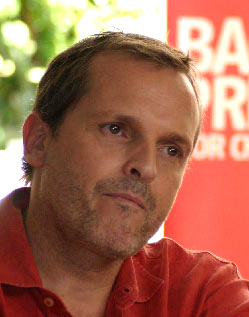 Miguel Bosè, coach della squadra blu