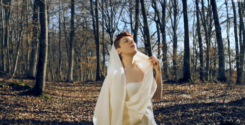 Bagnati dal sole, il testo e il video del nuovo singolo di Noemi di Sanremo 2014